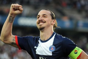 FIFA-王者归来！阿扎伦卡爆冷击败德国名将，复出首秀引爆全场